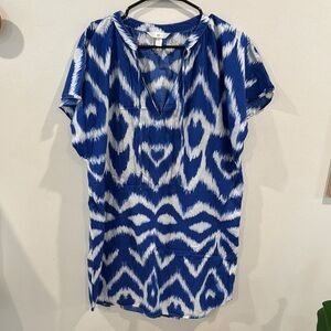 H&M Women’s Blue and White Patterned Tunic Top Covering V-neck Size L